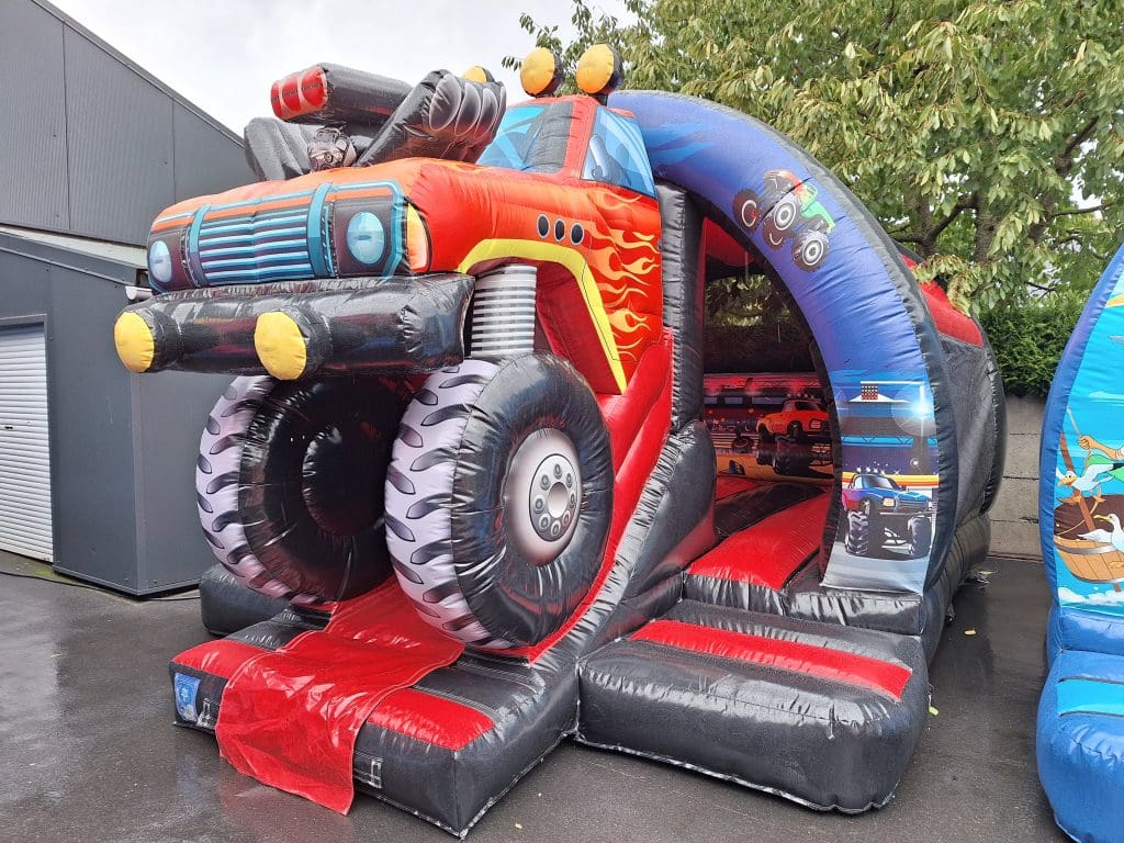Springkasteel monstertruck -  -  château gonflable truck monstre