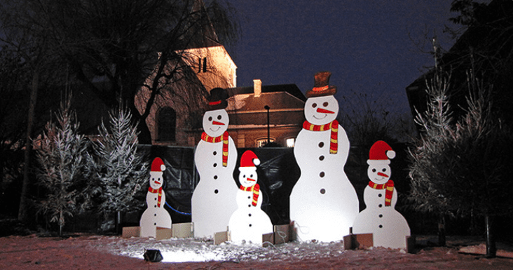 sneeuwballengevecht met echte sneeuw of stoffen ballen - une bataille de boules de neige